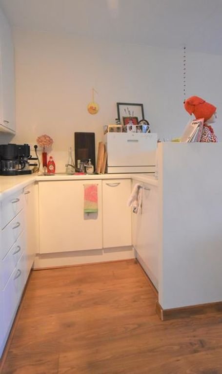 Sunny 1-Bedroom Apartment with Balcony - Image 7