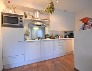 Sunny 1-Bedroom Apartment with Balcony - Image 6