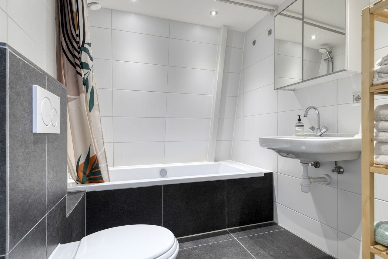 Lichte short-stay met terras in Haarlemmerbuurt - Afbeelding 15