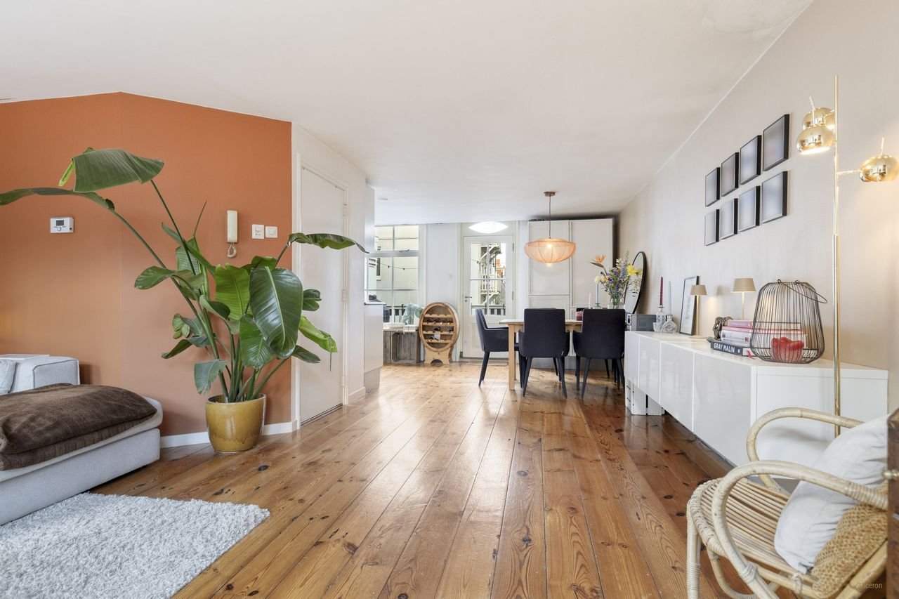 Lichte short-stay met terras in Haarlemmerbuurt - Afbeelding 4