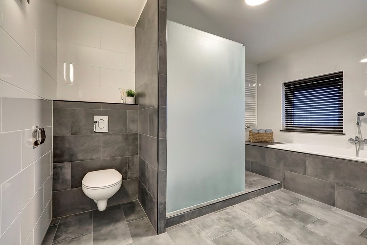 Gemoderniseerde tweekapper in Bladel - Afbeelding 25