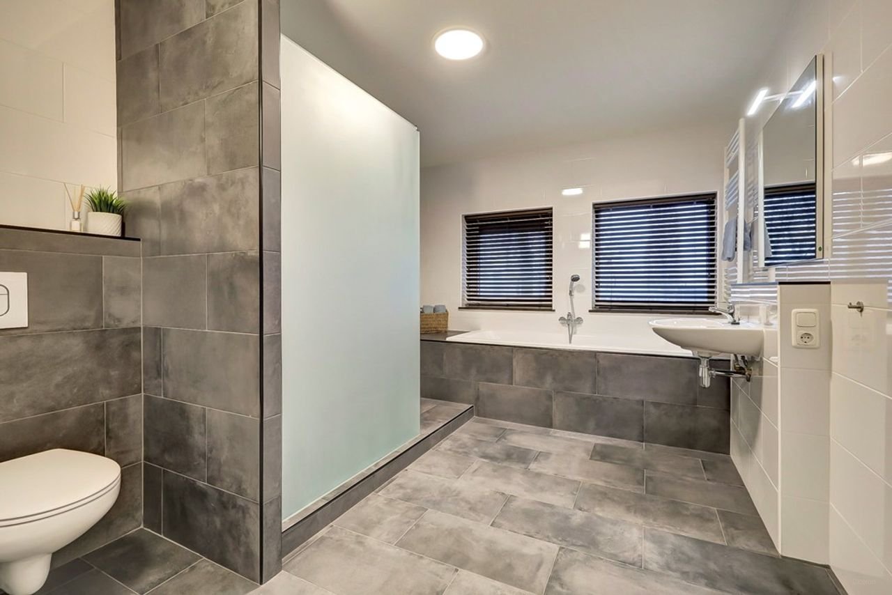 Gemoderniseerde tweekapper in Bladel - Afbeelding 24