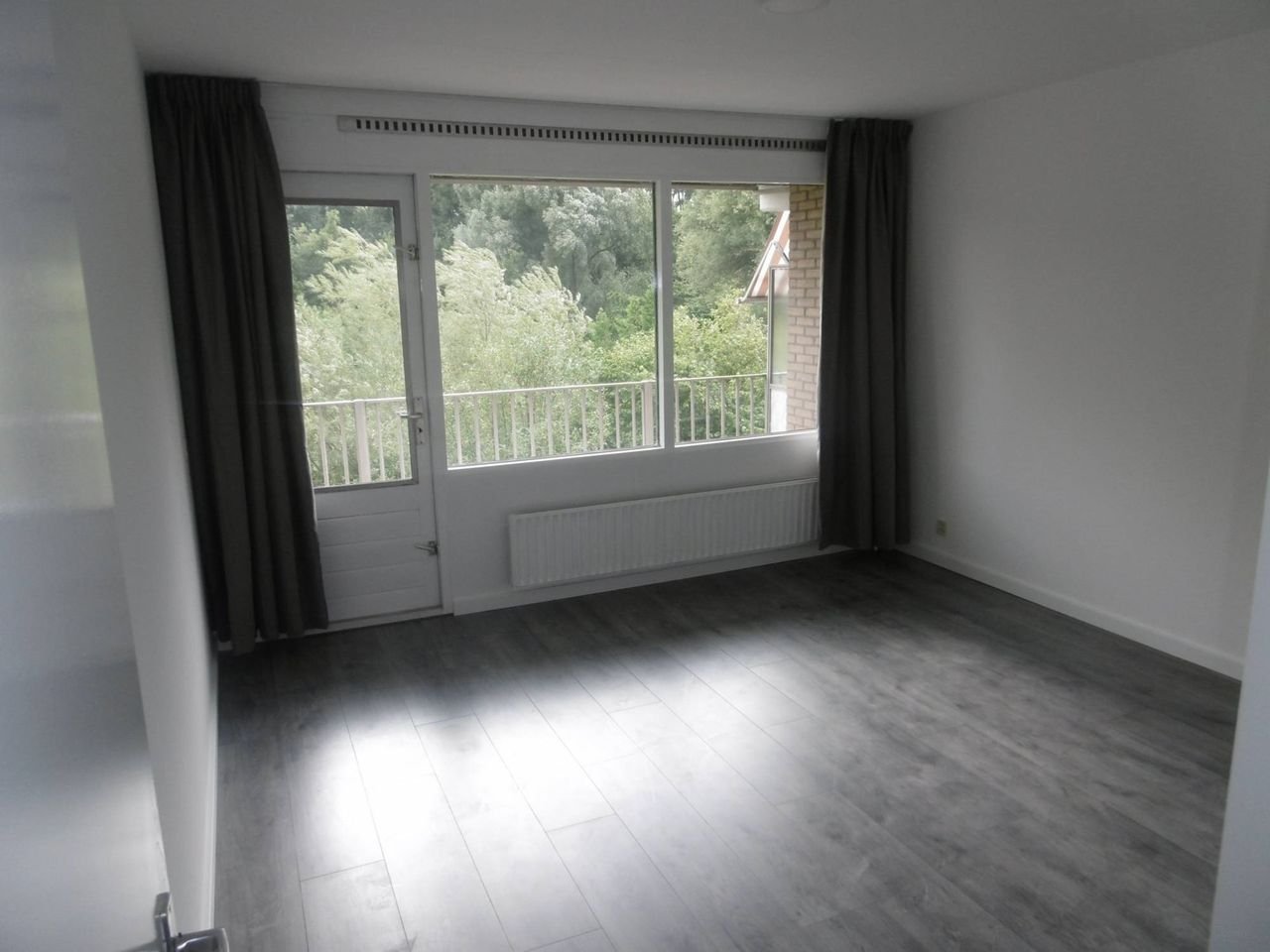 Renovated 4-room apartment (90 m²) - Image 5
