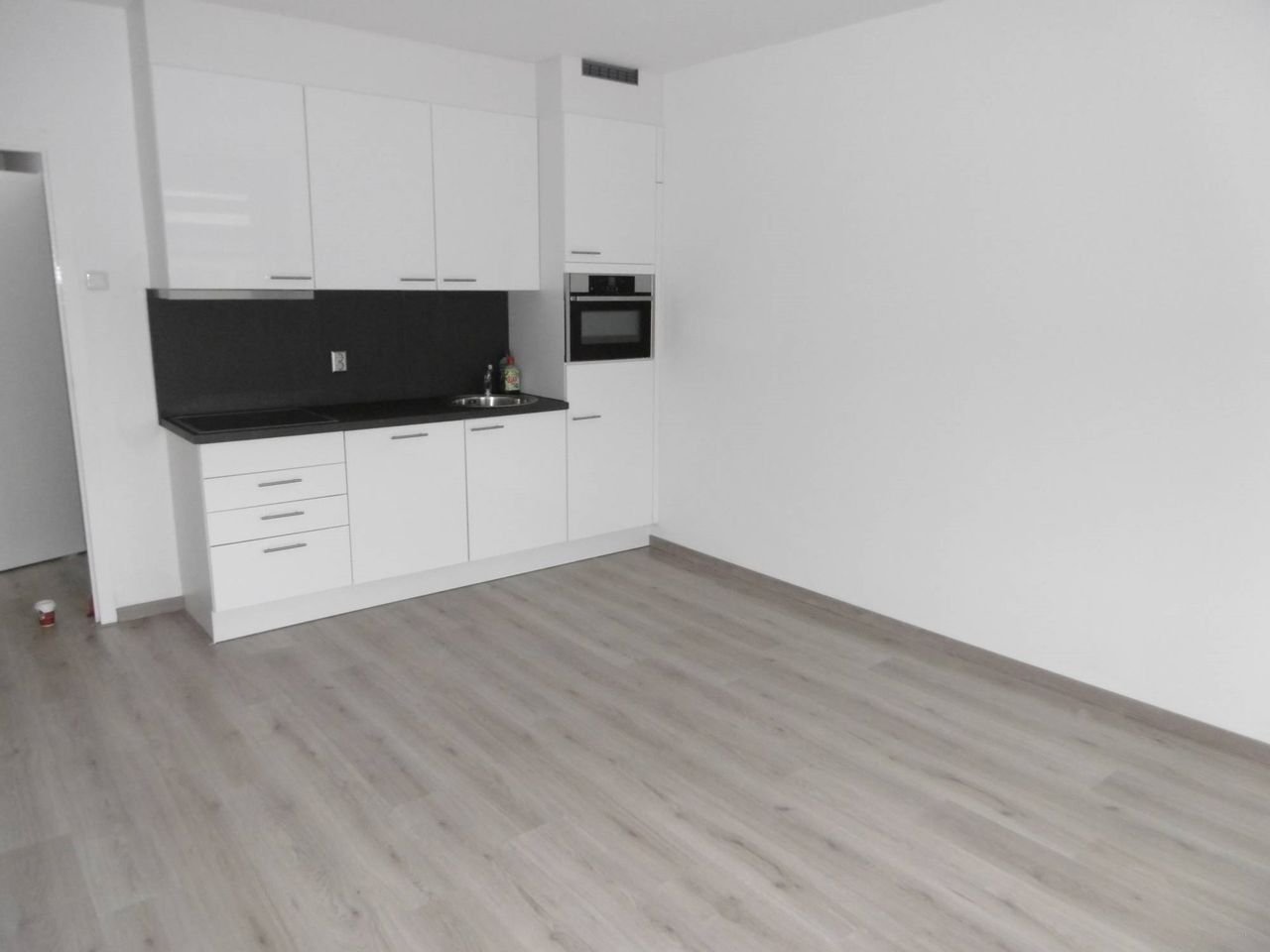 Renovated 4-room apartment (90 m²) - Image 6