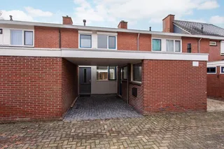 Strakke woning met carport in Oldenzaal