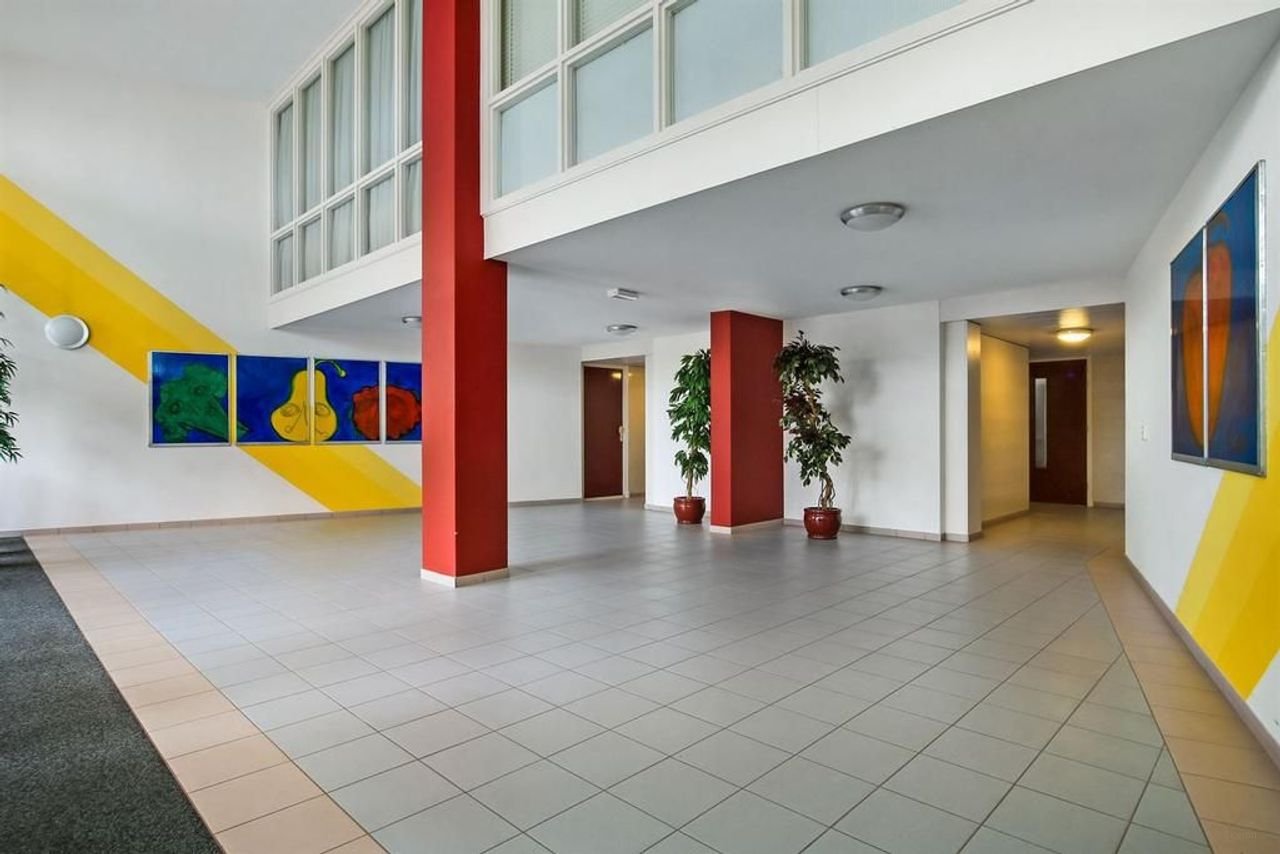 Bright 2-bedroom apartment on Vrijheidslaan - Image 18