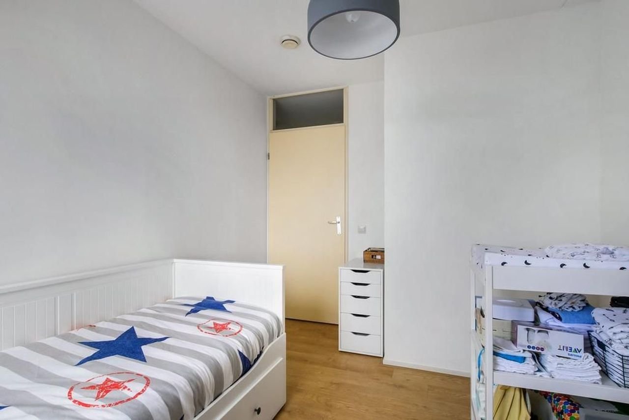 Bright 2-bedroom apartment on Vrijheidslaan - Image 11