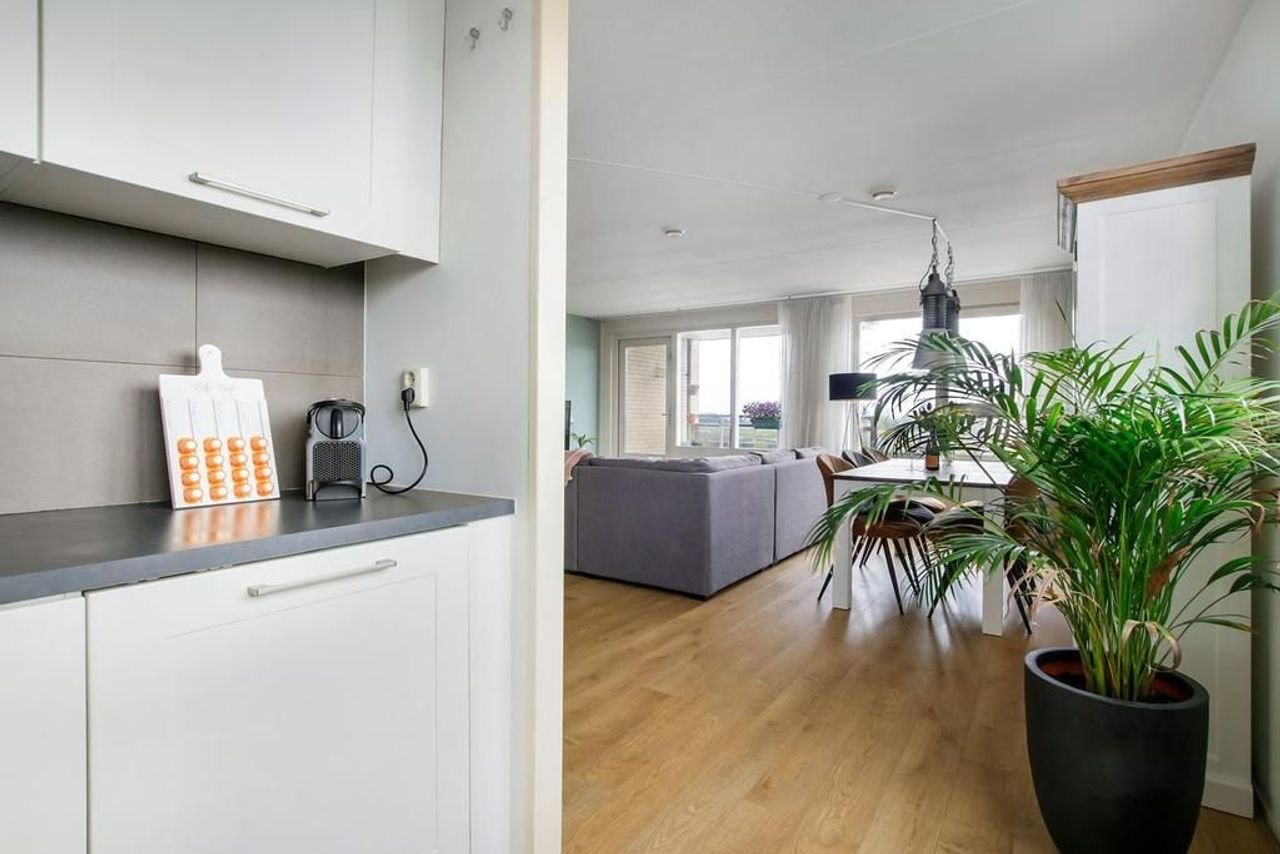 Bright 2-bedroom apartment on Vrijheidslaan - Image 7
