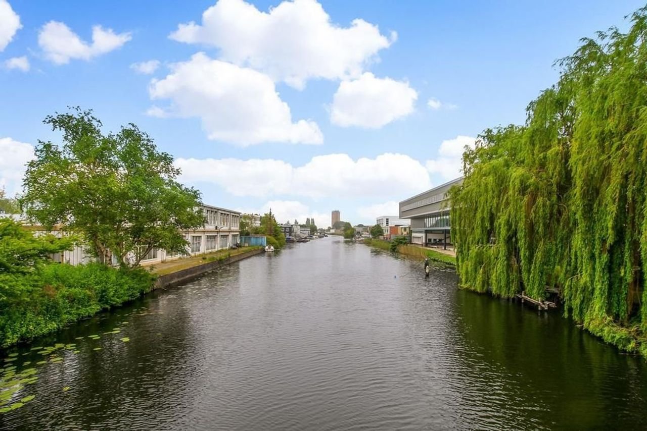 Bright 2-bedroom apartment on Vrijheidslaan - Image 17