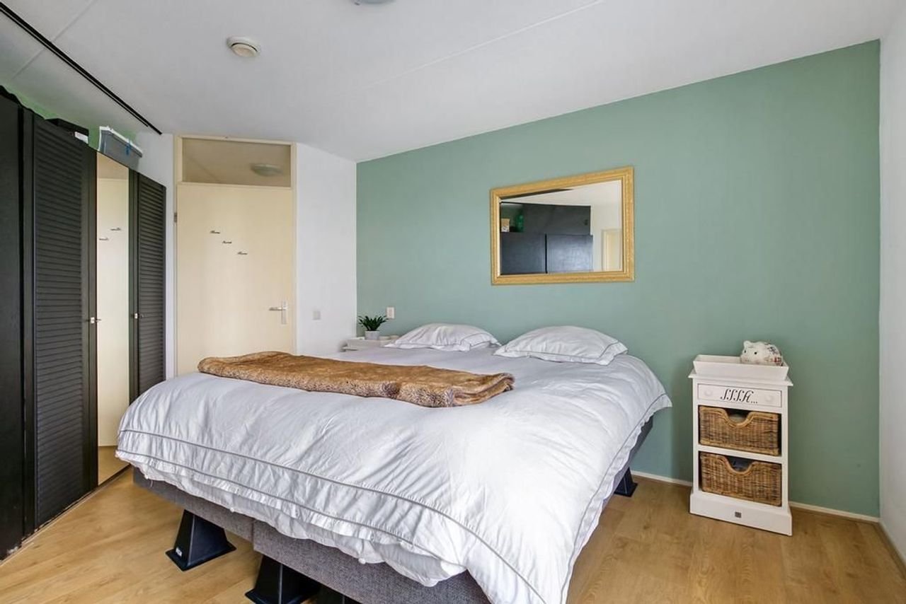 Bright 2-bedroom apartment on Vrijheidslaan - Image 9