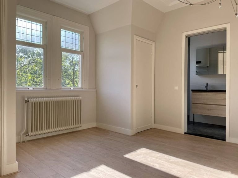 Bright 2-bedroom apartment in Middelland - Image 4