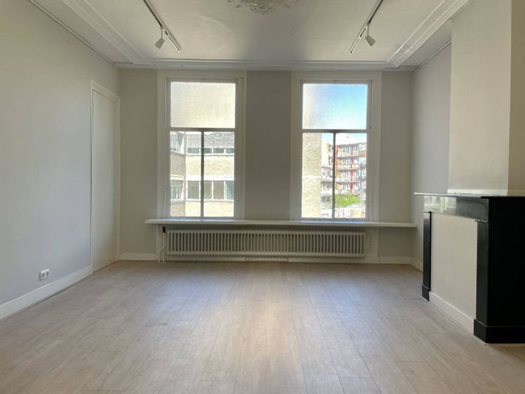 Luxury 2-Bedroom Apartment near Erasmus MC - Image 2