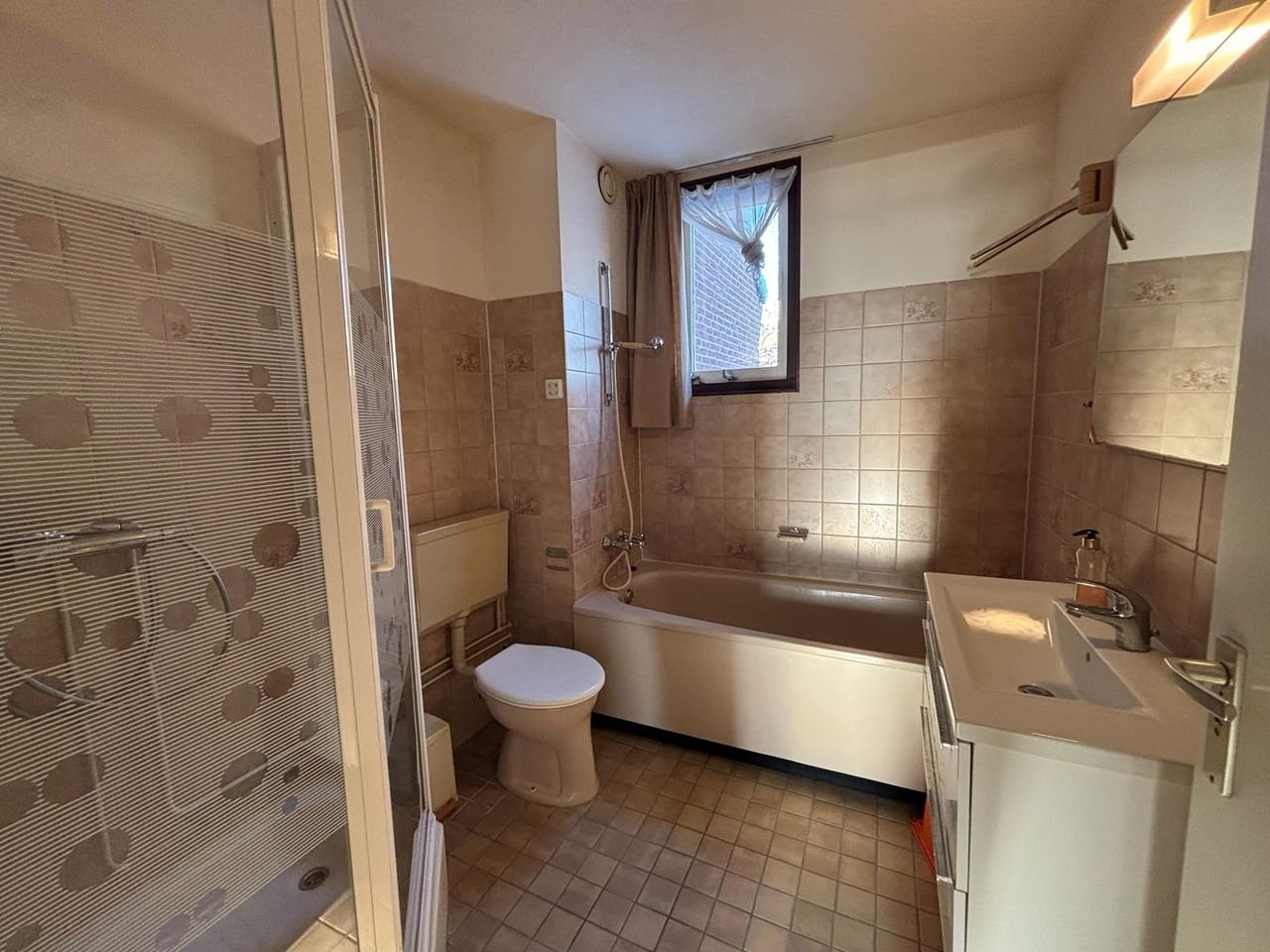 Spacious family home in Waardhuizen with sunny garden - Image 18