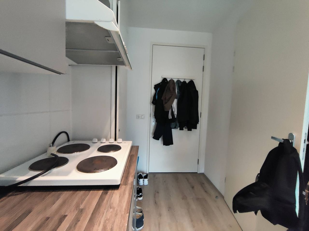 Gemeubileerde studio met terras in Boschdijk - Afbeelding 9