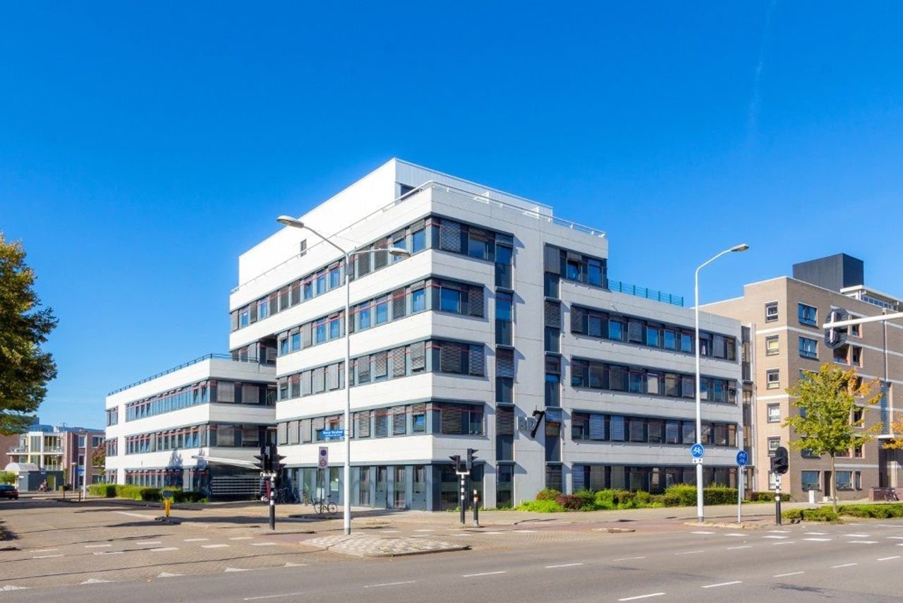 Gemeubileerde studio met terras in Boschdijk - Afbeelding 1
