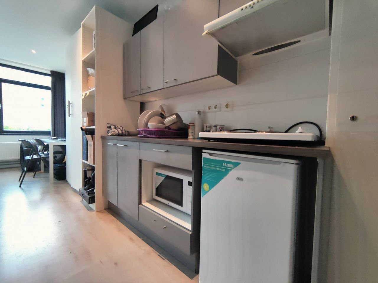 Gemeubileerde studio met terras in Boschdijk - Afbeelding 11
