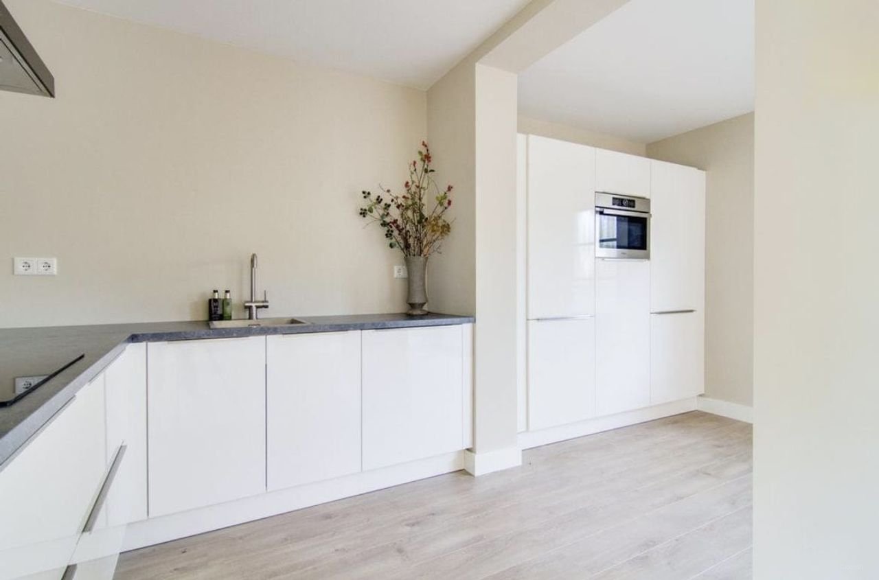 Modern huis in Laren met riante tuin - Afbeelding 3