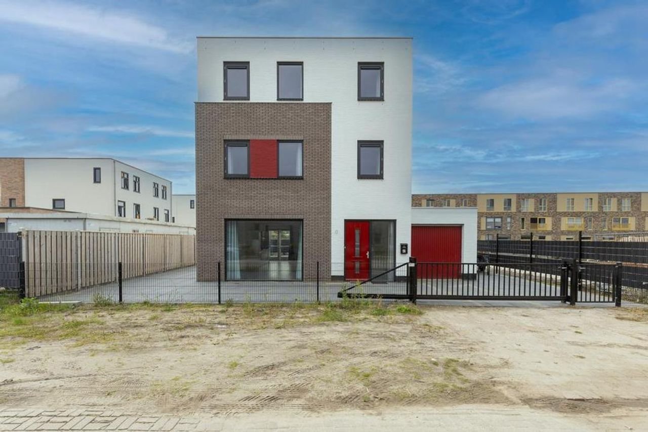 Detached living in De Warande: 8 bedrooms and A+++ - Image 1