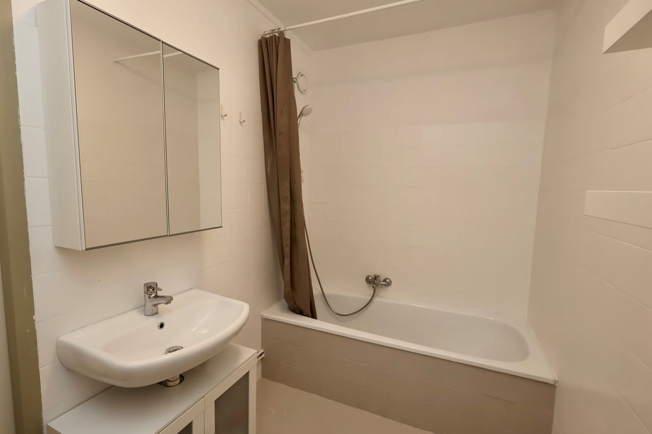 Gemeubileerd wonen op de Blaak met balkon - Afbeelding 10