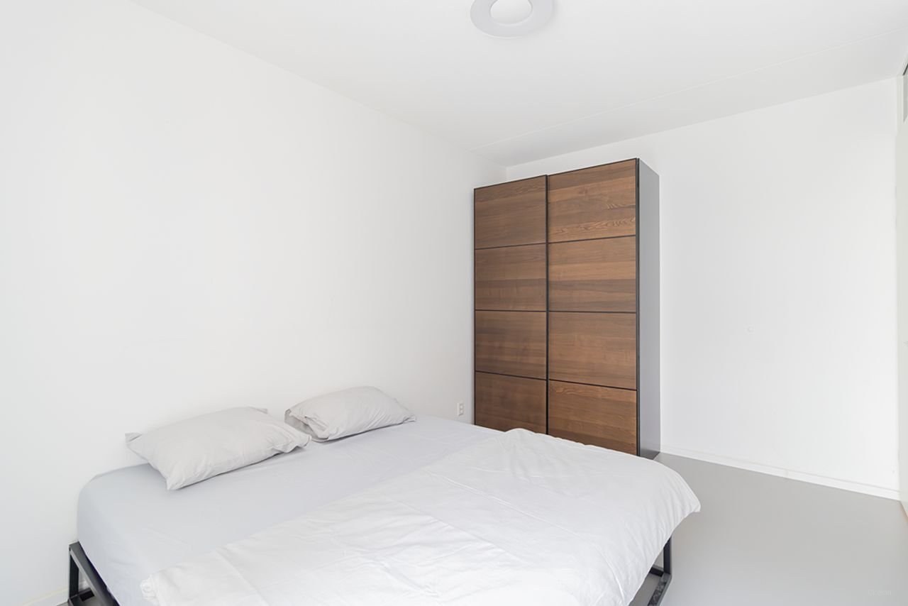 Bright 2-bedroom apartment Holland Park - Image 9