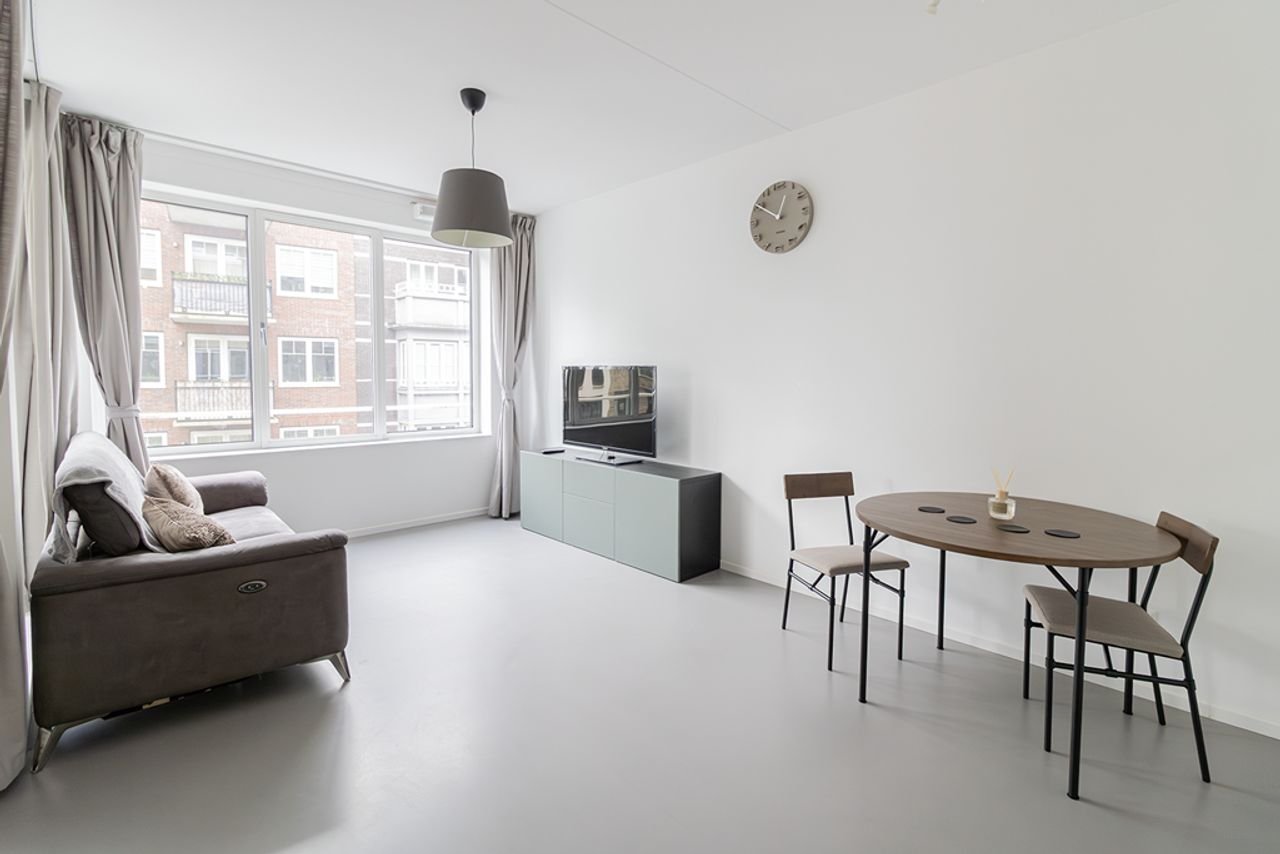 Bright 2-bedroom apartment Holland Park - Image 3