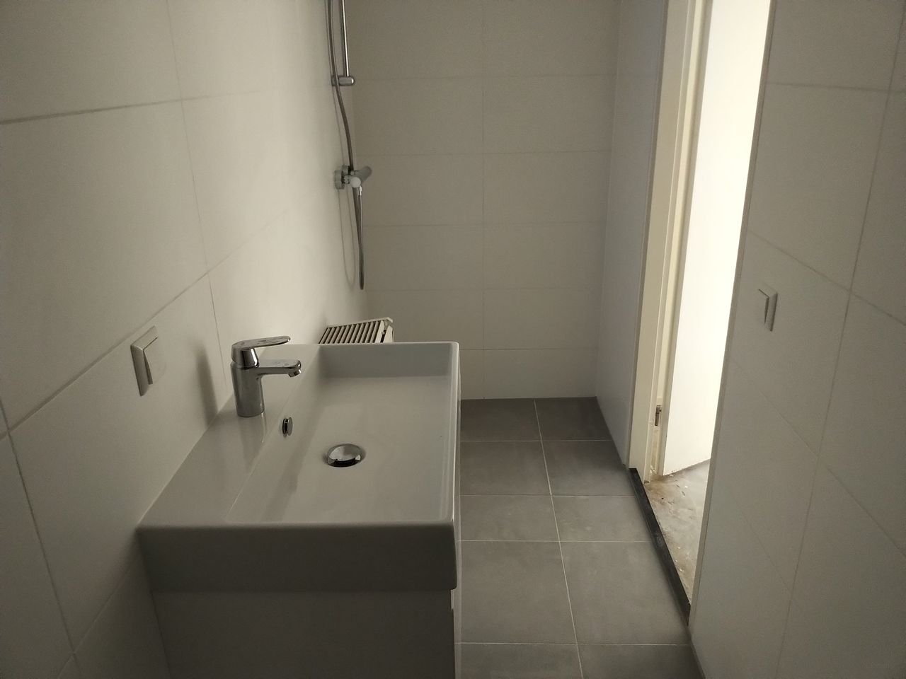 Gerenoveerde woning met eigen parkeerplek - Afbeelding 14