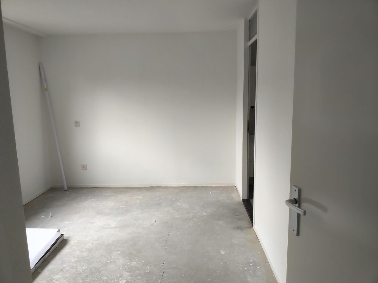 Gerenoveerde woning met eigen parkeerplek - Afbeelding 10