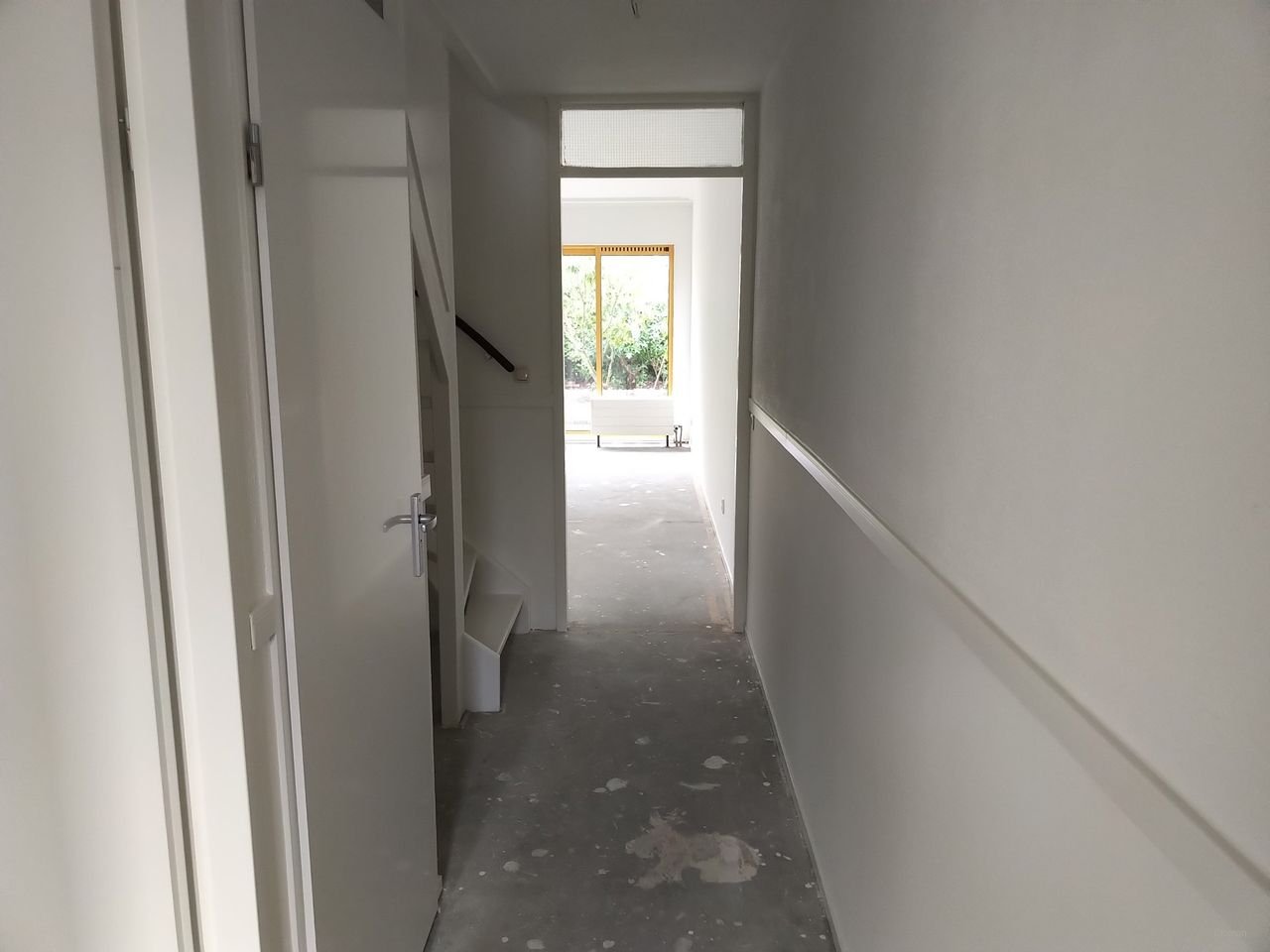 Gerenoveerde woning met eigen parkeerplek - Afbeelding 9