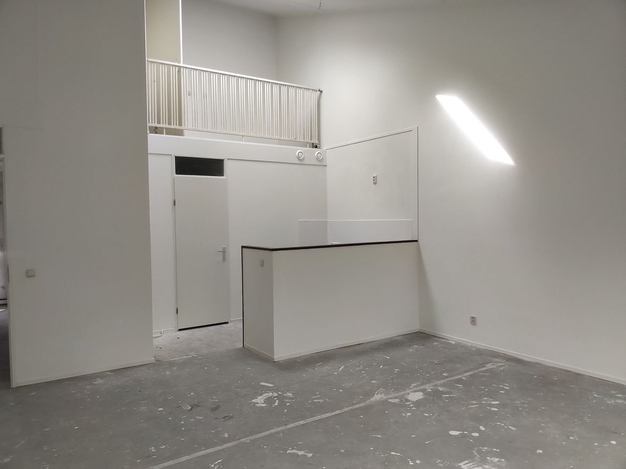 Gerenoveerde woning met eigen parkeerplek - Afbeelding 5