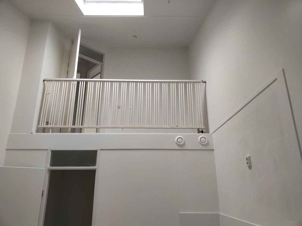 Gerenoveerde woning met eigen parkeerplek - Afbeelding 6