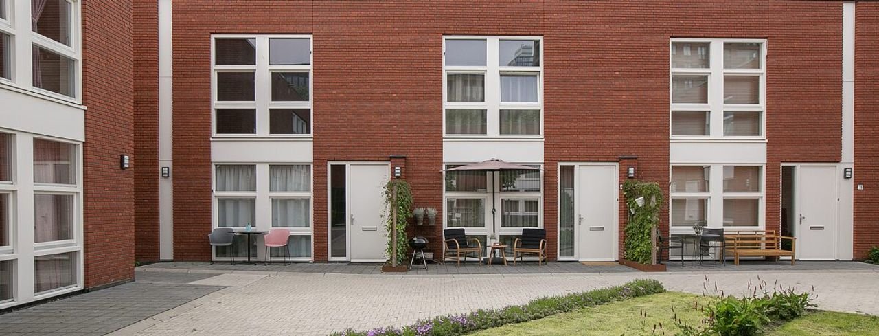 Stadswoning met eigen parkeerplaats bij station - Afbeelding 2