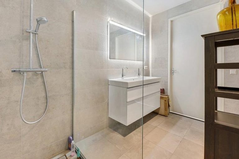 Licht appartement met garage en balkon - Afbeelding 11