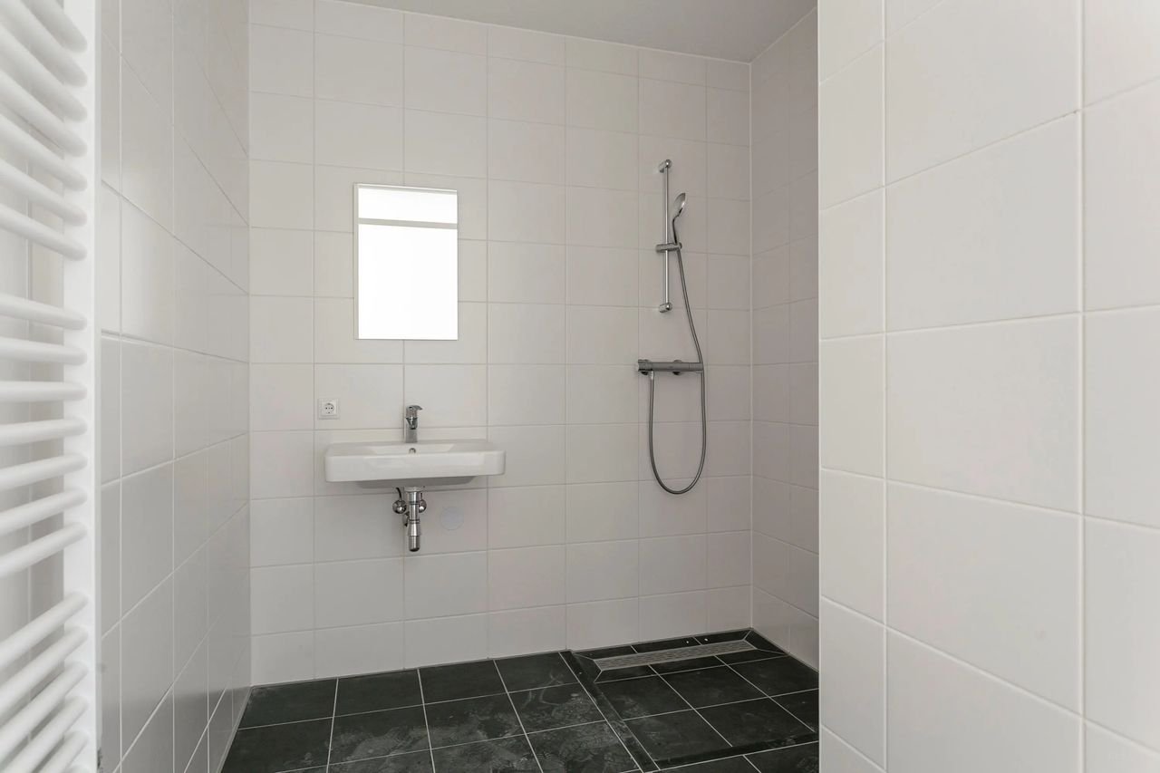 Spacious living in De Ananas: 97m² with a view - Image 10