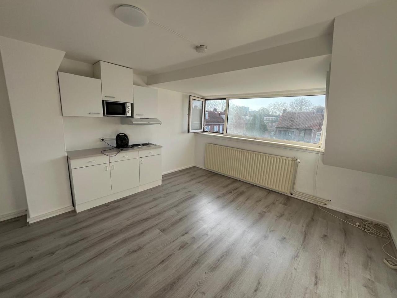 Semi-studio with private kitchen in Tilburg - Image 4
