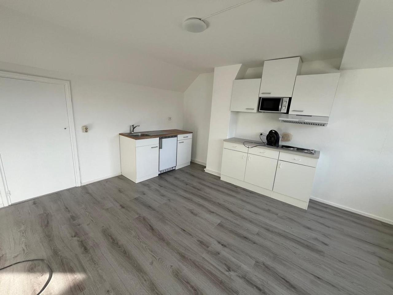 Semi-studio with private kitchen in Tilburg - Image 5