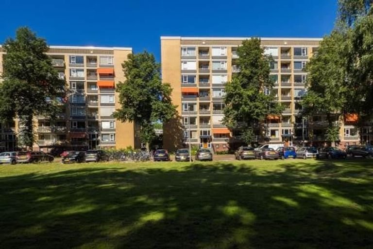 Licht appartement Zeeheldenbuurt met twee balkons - Afbeelding 1