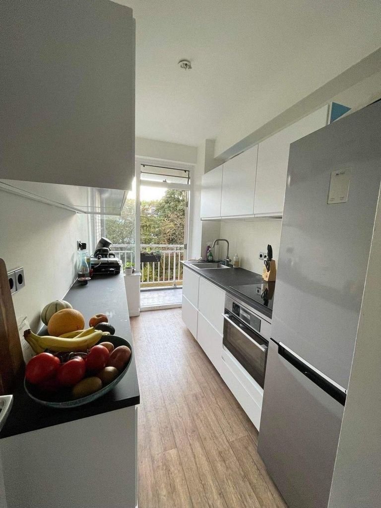 Licht appartement Zeeheldenbuurt met twee balkons - Afbeelding 3