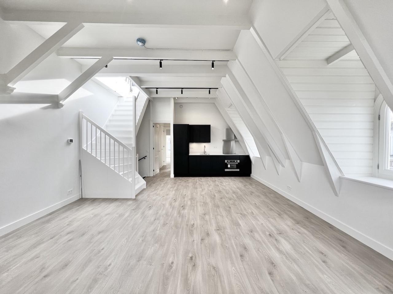 Apartment with Roof Terrace in Oud-West - Image 1