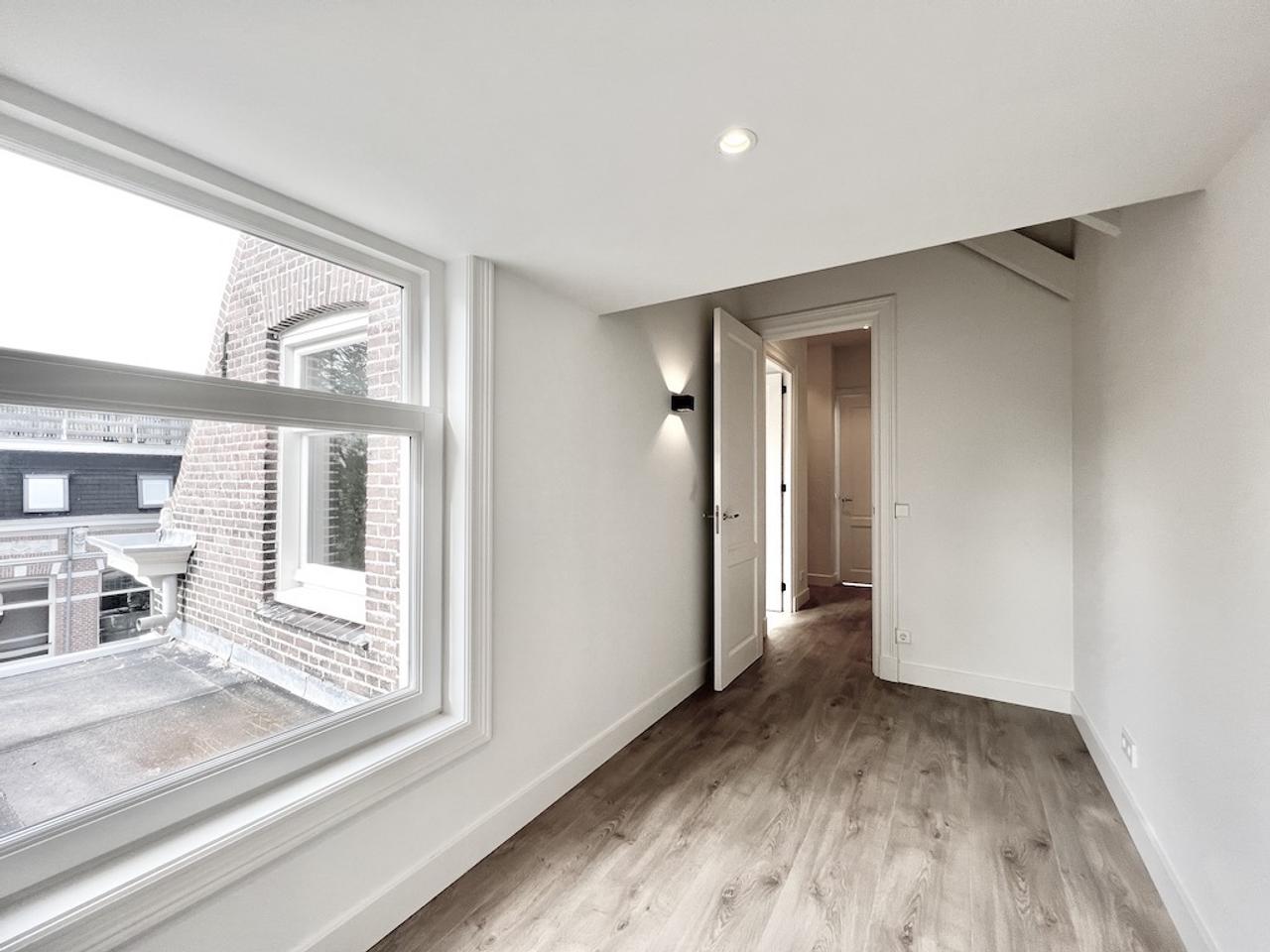 Apartment with Roof Terrace in Oud-West - Image 12