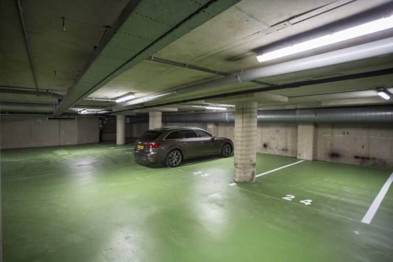 Furnished apartment with gym and roof terrace - Image 9