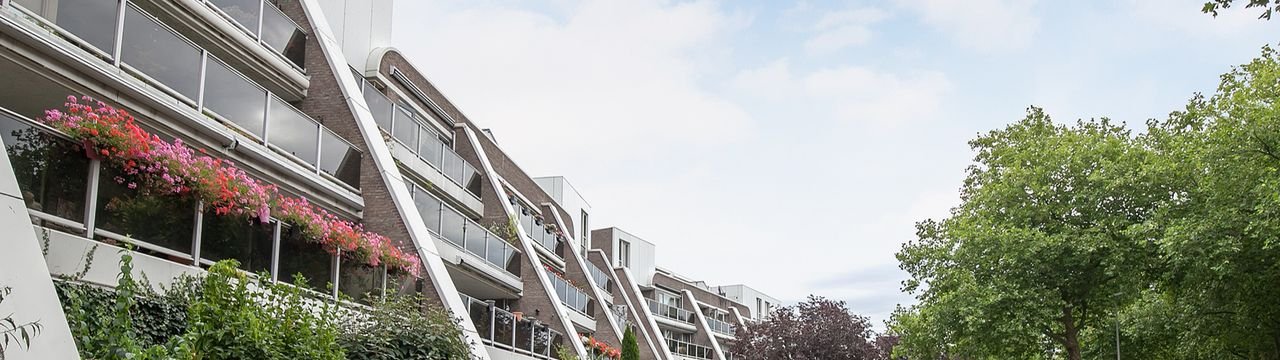 50+ apartment with sunny terrace - Image 1