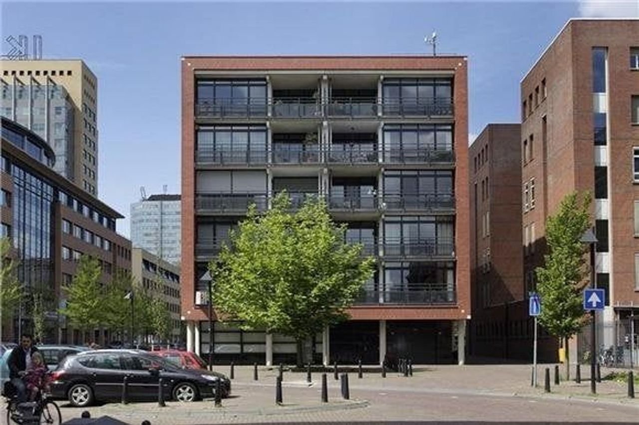 Ruim appartement (120m²) met parking - Afbeelding 1