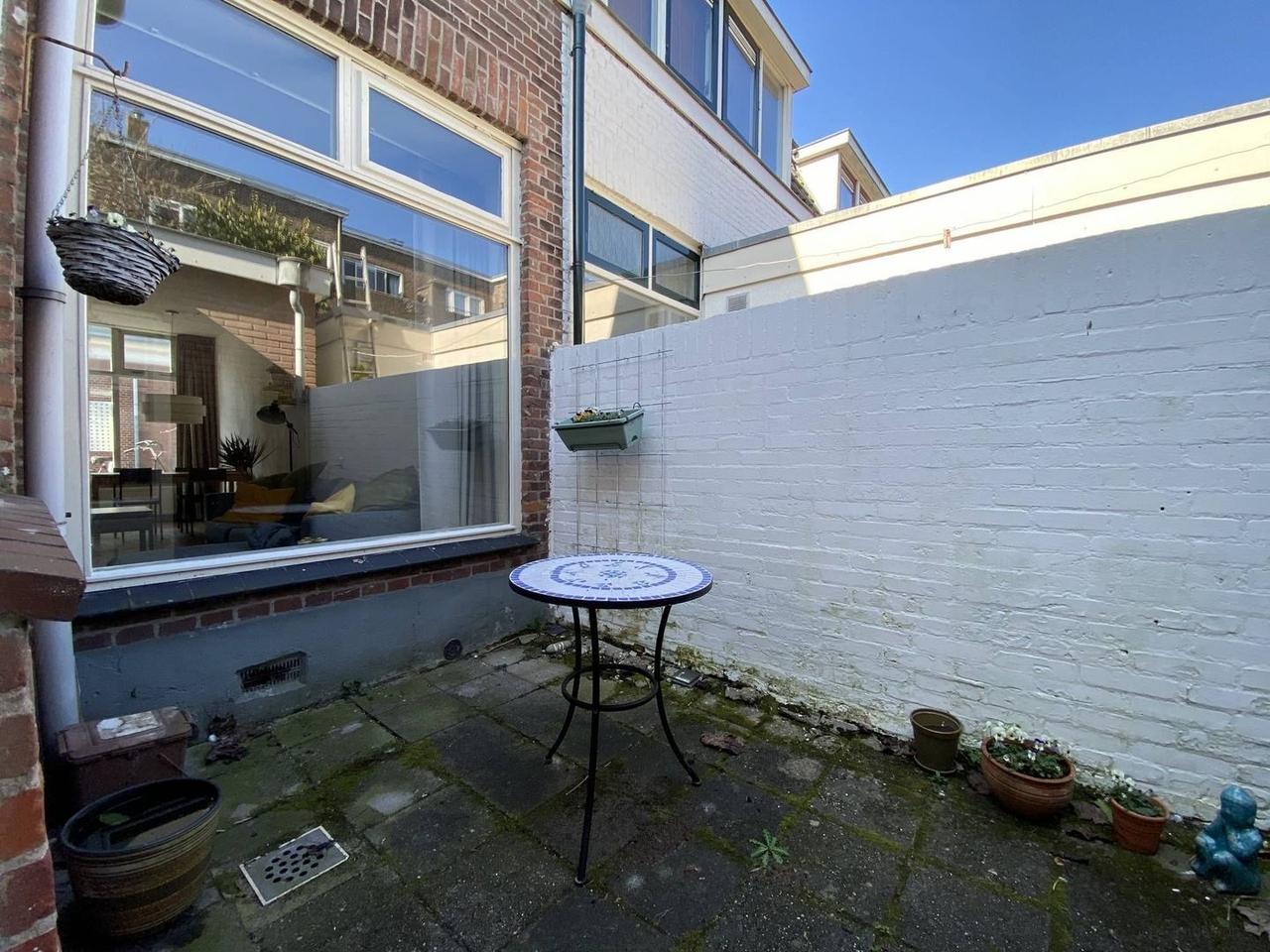 Furnished home near Wilhelminapark - Image 11