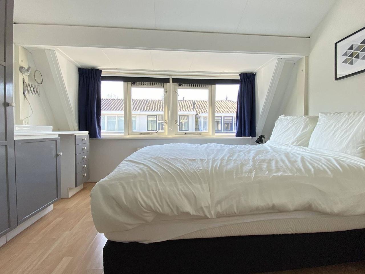 Furnished home near Wilhelminapark - Image 17