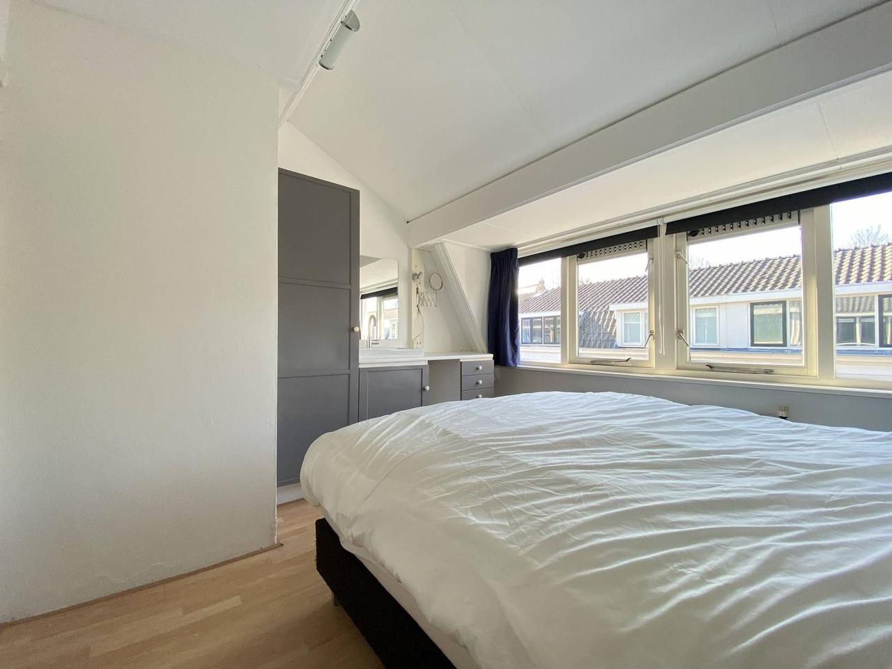 Furnished home near Wilhelminapark - Image 19