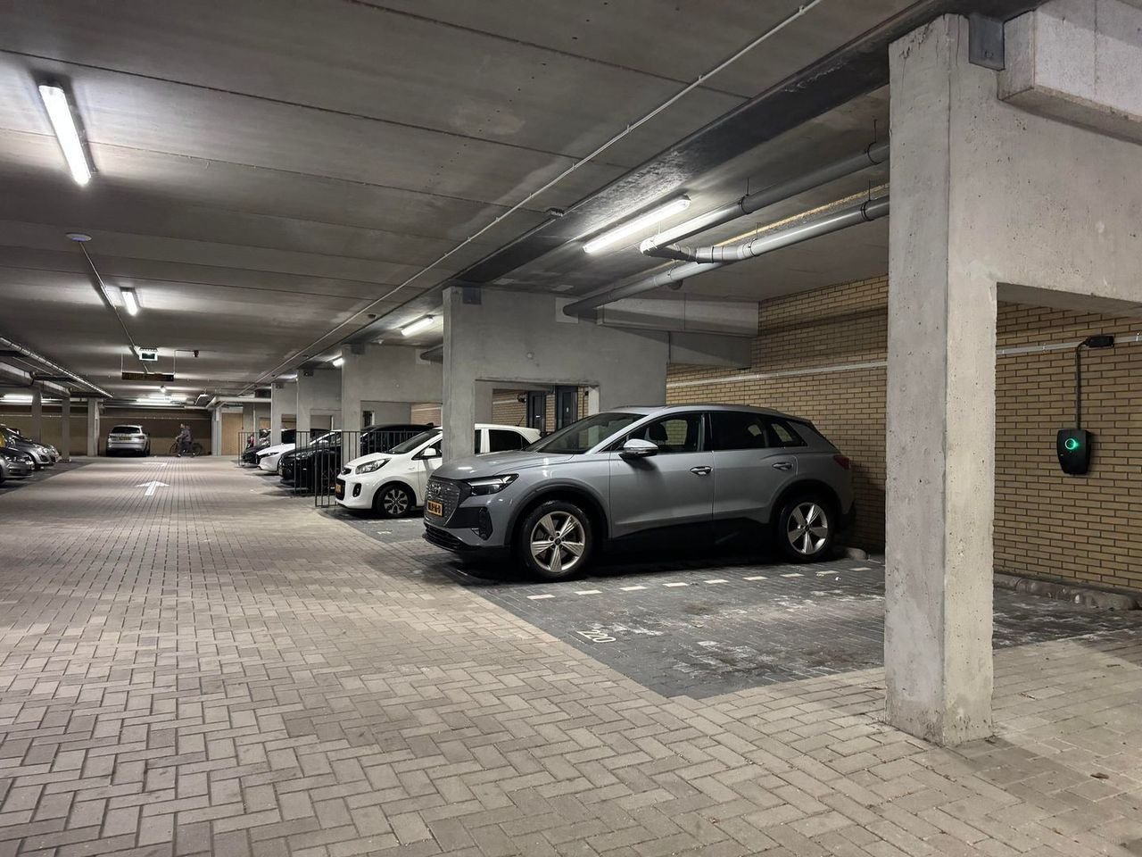 Ruim appartement (112m²) met parking - Afbeelding 25