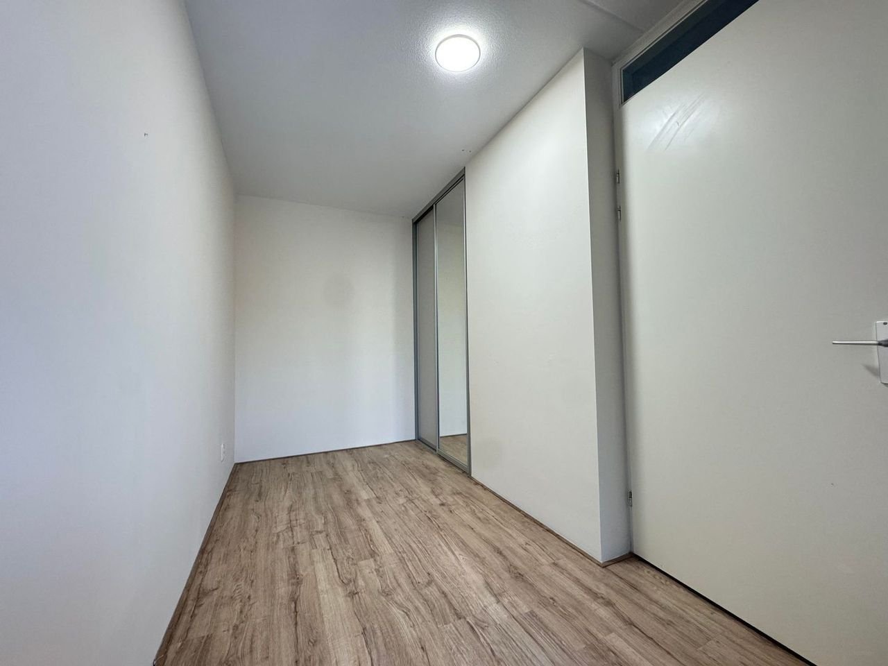 Ruim appartement (112m²) met parking - Afbeelding 18