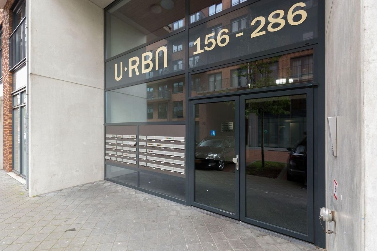 Ruim appartement (112m²) met parking - Afbeelding 2