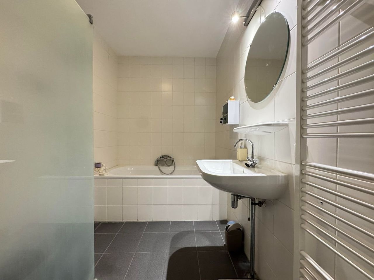 Ruim appartement (112m²) met parking - Afbeelding 19