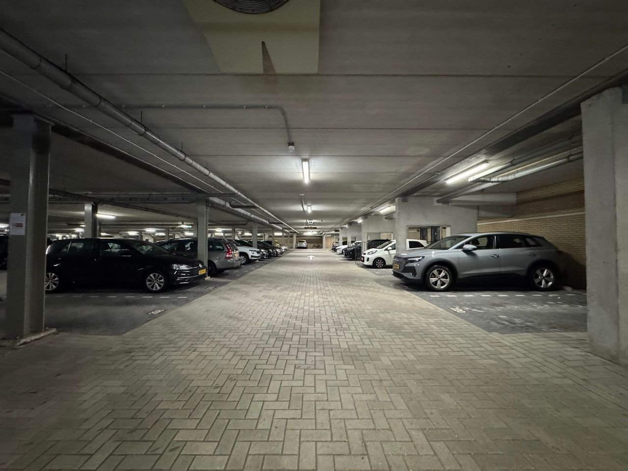 Ruim appartement (112m²) met parking - Afbeelding 26